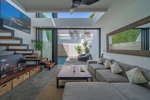 Deluxe Single Room | Living area