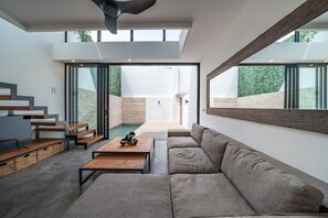 42–tuumainen LCD-televisio, jossa kaapelikanavat