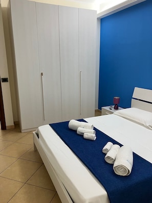 2 chambres, fer et planche à repasser, lit parapluie, Wi-Fi gratuit