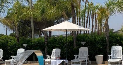 Seafront Residence - just a stone's throw from the beach!
