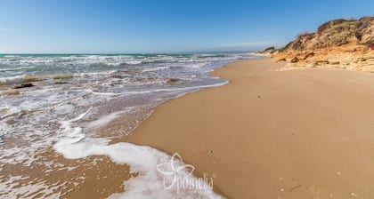 Seafront Residence - just a stone's throw from the beach!