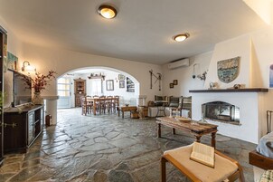 Traditional Διαμέρισμα | Περιοχή καθιστικού | Τηλεόραση με επίπεδη οθόνη, τζάκι