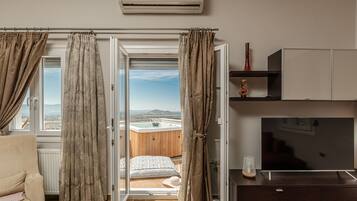 Apartemen Superior | Area keluarga | TV layar datar dan perapian