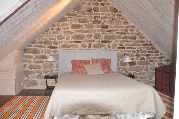 4 bedrooms, iron/ironing board, free WiFi