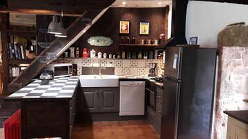 Réfrigérateur, micro-ondes, four, lave-vaisselle