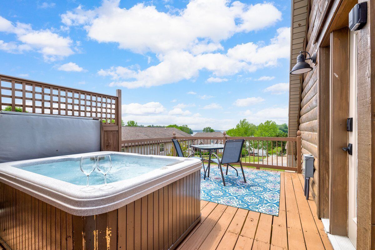 "My Happy Place"- Hot Tub-Cool Days-Lake Views
