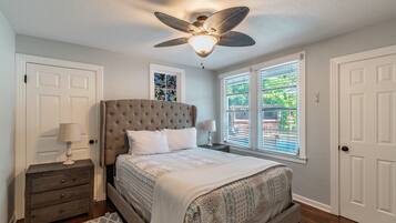 2 bedrooms, iron/ironing board, WiFi, bed sheets