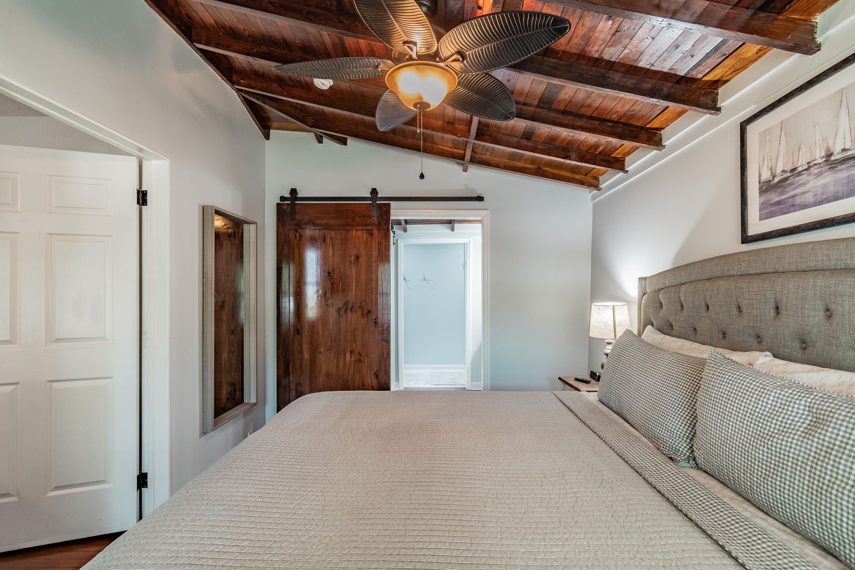 2 quartos, ferros/tábuas de passar roupa, Wi-Fi, roupa de cama