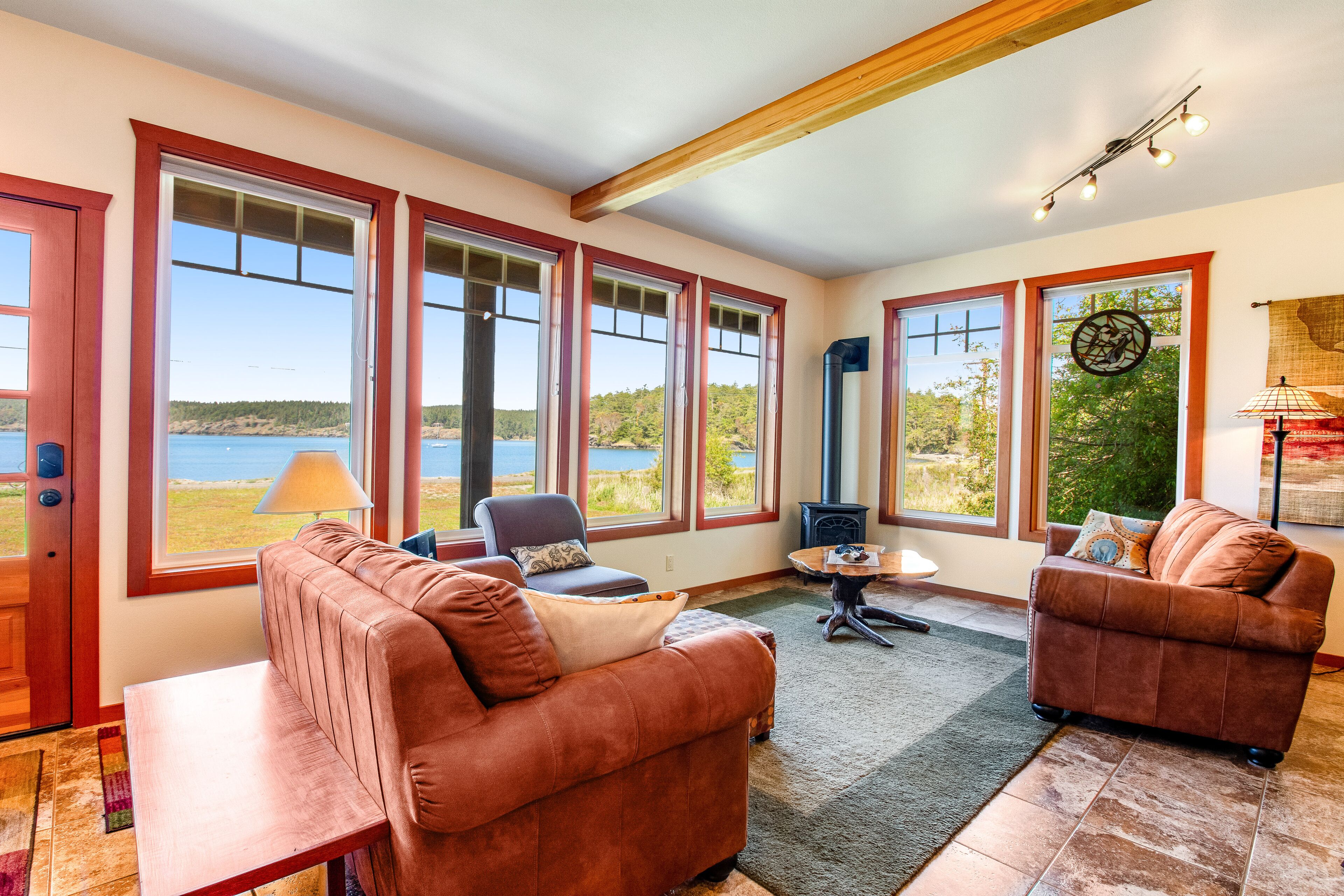 Bayfront home w/private beach, water/mountain views, gas grill, deck, gas stove