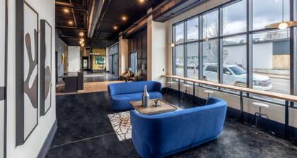 Muse | Modern condo in great downtown location with balcony & rooftop lounge