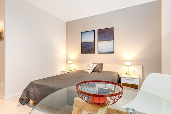 2 bedrooms, WiFi, bed sheets