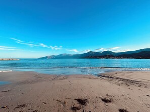Tæt på stranden