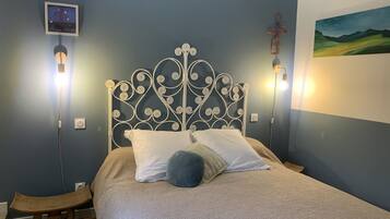 1 bedroom, iron/ironing board, travel crib, free WiFi