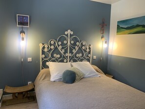 1 室のベッドルーム、アイロン / アイロン台、WiFi (無料)、ベッドシーツ