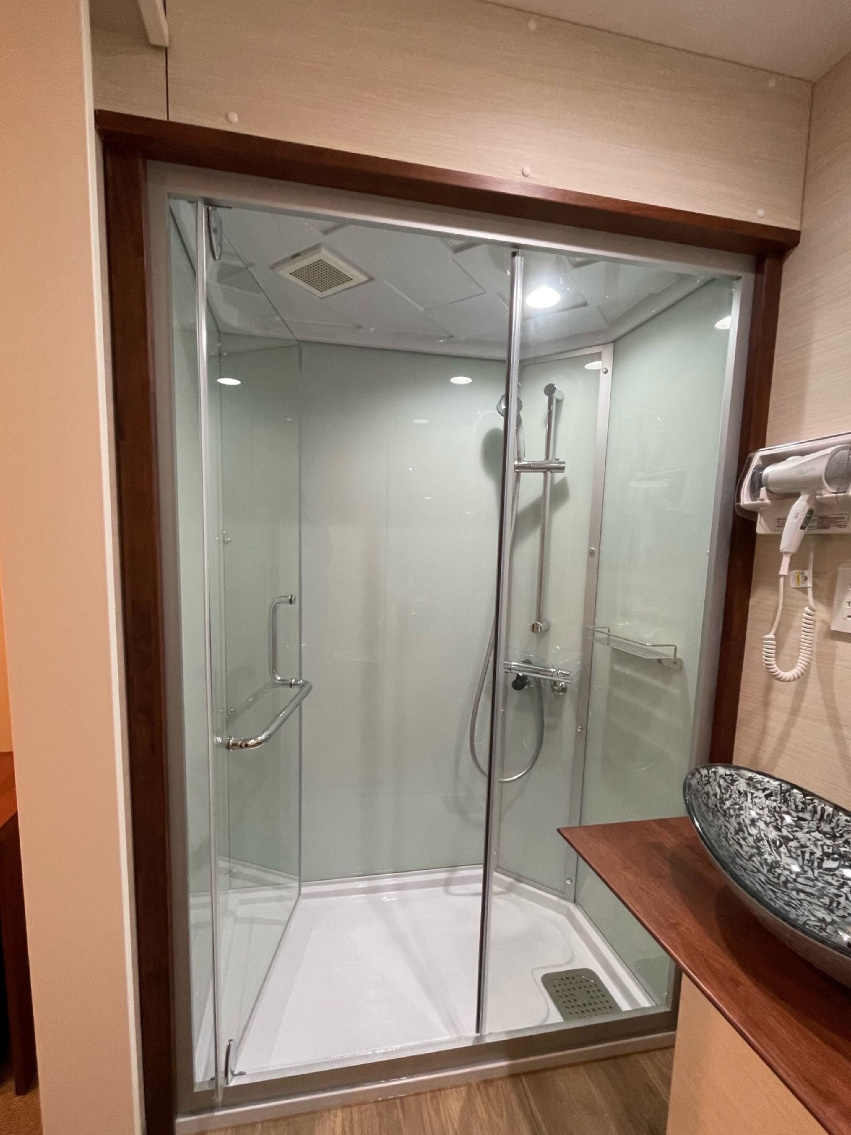 semi double room, non smoking | bathroom | shower, free toiletries, hair dryer, slippers