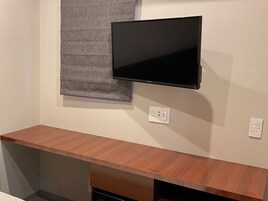 客房, 无烟房 (Semi-Double Room) | 客房内保险箱、免费 WiFi