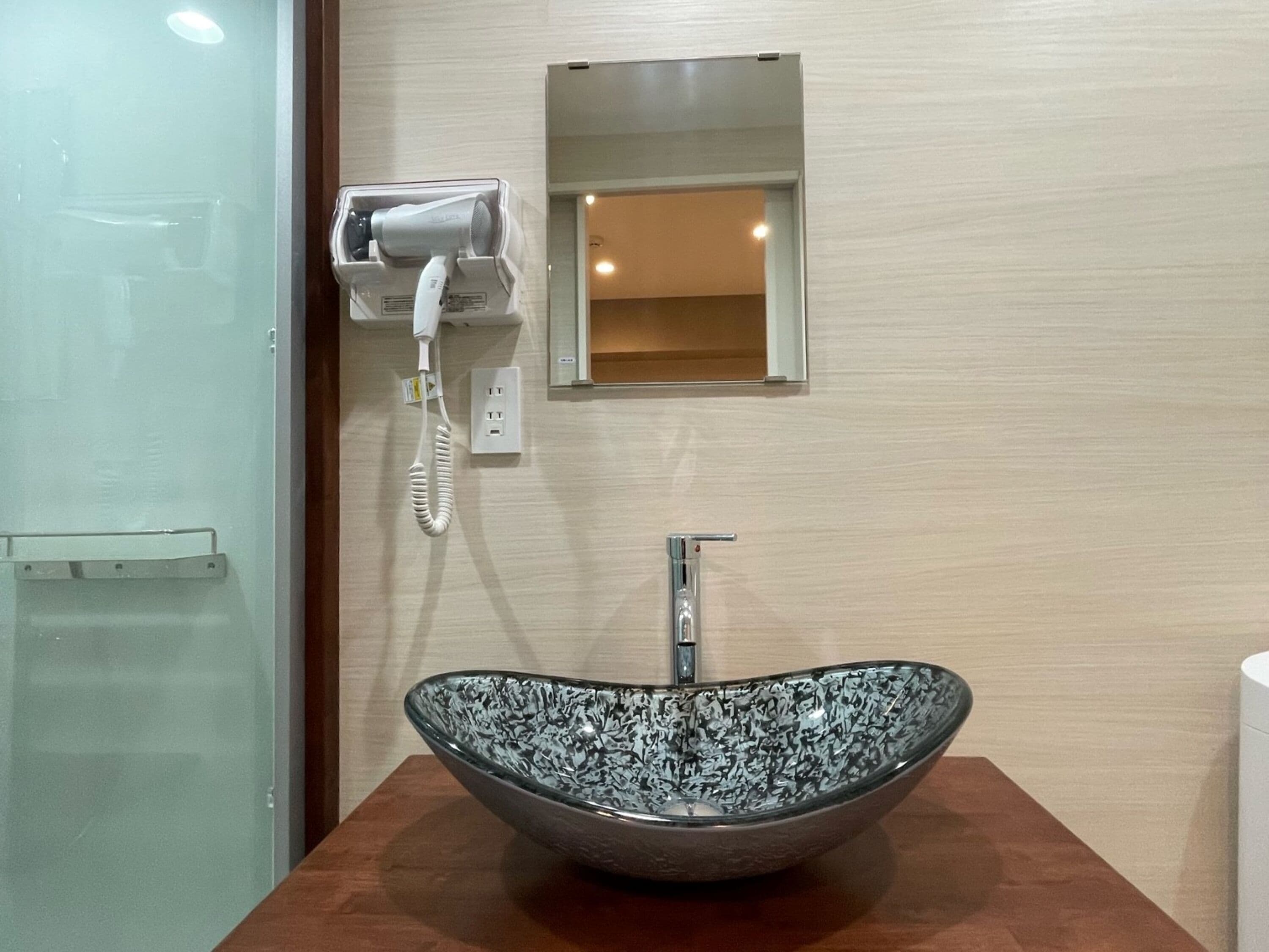 semi double room, non smoking | bathroom | shower, free toiletries, hair dryer, slippers