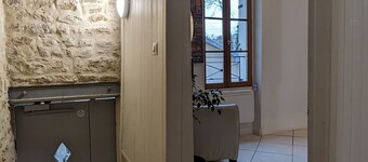 Chez ma petite Reine 1, retro apartment in the heart of Pontoise