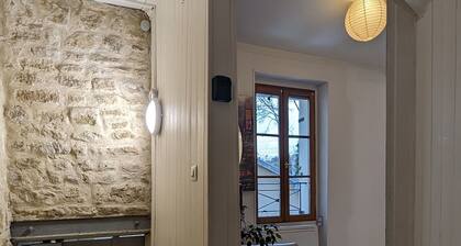 Chez ma petite Reine 1, retro apartment in the heart of Pontoise
