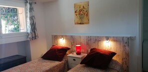 2 bedrooms, in-room safe, iron/ironing board, free WiFi