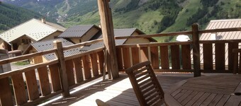 Chalet with superb view of the estate
