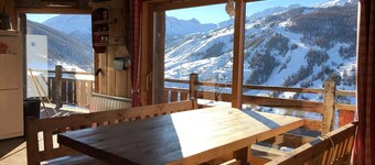 Chalet with superb view of the estate