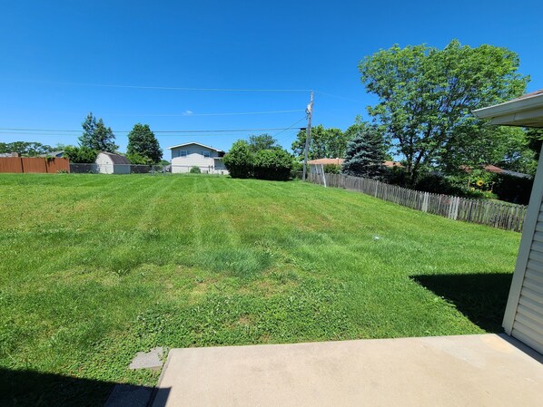 المنطقة المحيطة بالمنشأة