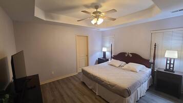 3 bedrooms, iron/ironing board, free WiFi, bed sheets