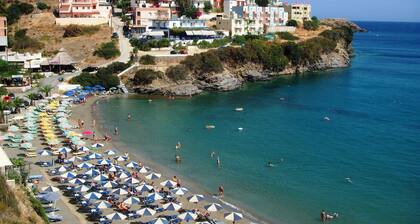 A 3bedroom country house, with pool close to beach