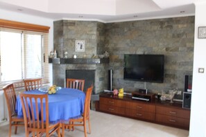 House | Living room - Immaculate 3-bed House in Pentakomo (Pentakomo)