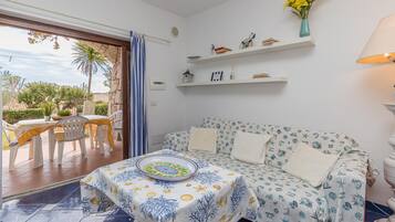 Family Apartment, 2 Bedrooms (I Fari 98 600m From The Beach) | Dining