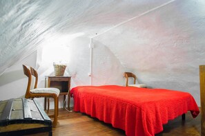 2 habitaciones, tabla de planchar con plancha y cuna de viaje 