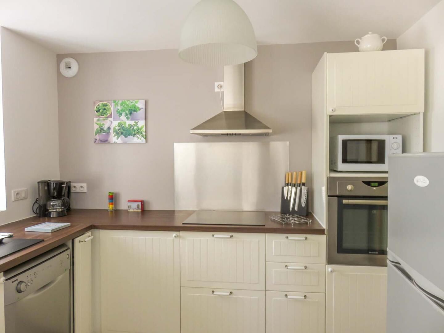 Réfrigérateur, micro-ondes, four, lave-vaisselle