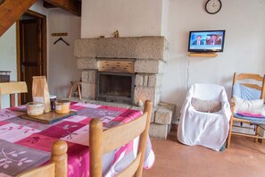Dining - 3/4 pers rental in Grandviala (LA CHAZE-DE-PEYRE)