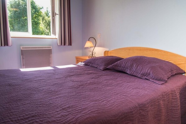 2 bedrooms, iron/ironing board, travel crib, free WiFi