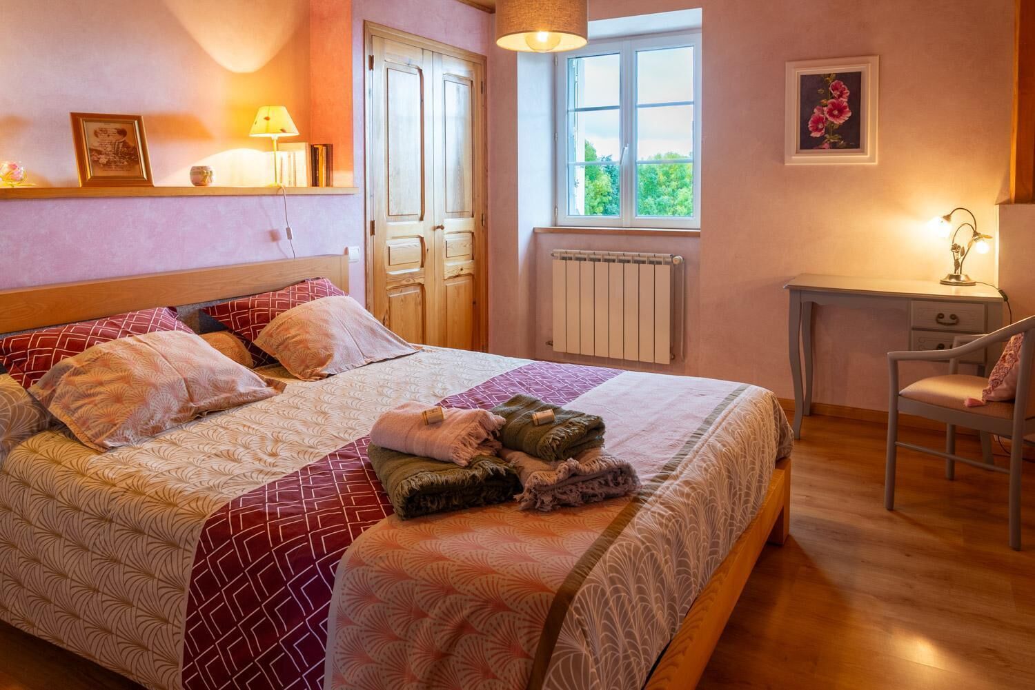 3 slaapkamers, een strijkplank/strijkijzer, reisbedje, gratis wifi