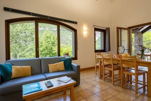 TV, fireplace, ping pong - Accommodation 4/6 people - Village de gites des Vignes (LES VIGNES)