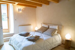 3 makuuhuonetta, silitysrauta/-lauta, vauvan matkasänky, ilmainen Wi-Fi