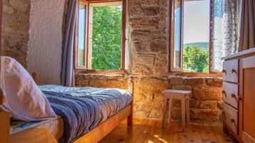 2 Schlafzimmer, Bügeleisen/Bügelbrett