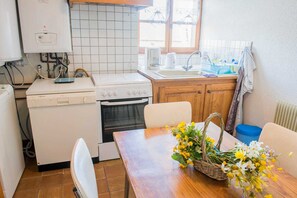 Fridge, microwave, oven, dishwasher - House (FAU-DE-PEYRE)