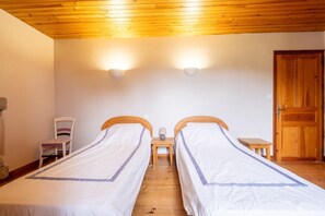 3 bedrooms, iron/ironing board, travel crib, free WiFi