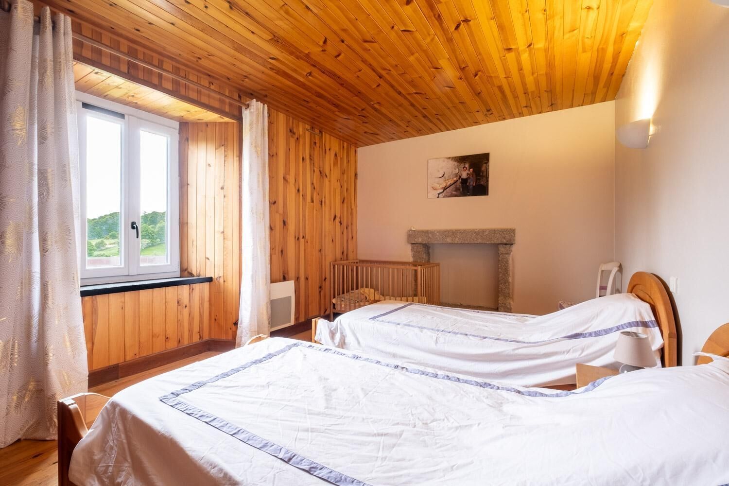 3 bedrooms, iron/ironing board, travel crib, free WiFi