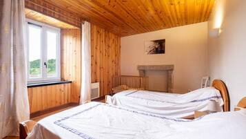 3 bedrooms, iron/ironing board, travel crib, free WiFi