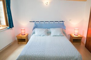 3 bedrooms, iron/ironing board, travel crib, free WiFi
