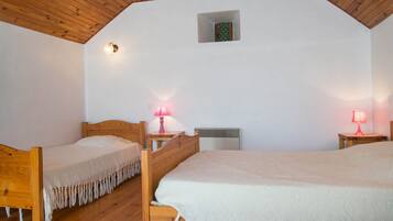3 Schlafzimmer, Bügeleisen/Bügelbrett