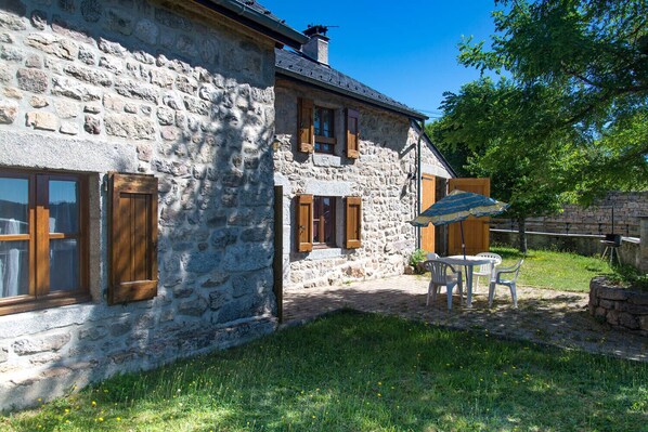 Outdoor dining - Gîte de Chantejals 5/7 persons (TERMES)