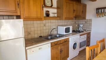 Kühlschrank, Mikrowelle, Ofen, Geschirrspüler