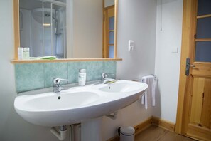 Suihku, hiustenkuivaaja