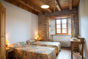 3 bedrooms, iron/ironing board, travel crib