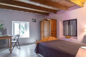 2 bedrooms, iron/ironing board